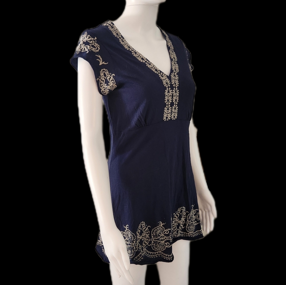 BCBG Maxazaria embroidered lightweight tunic NWT Size M